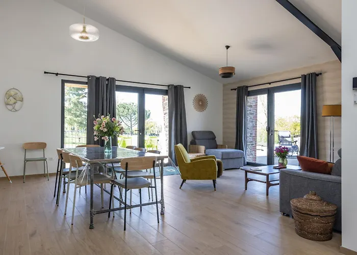 Дом отдыха Le Domaine De La Haye - Saint-Christophe-du-Bois